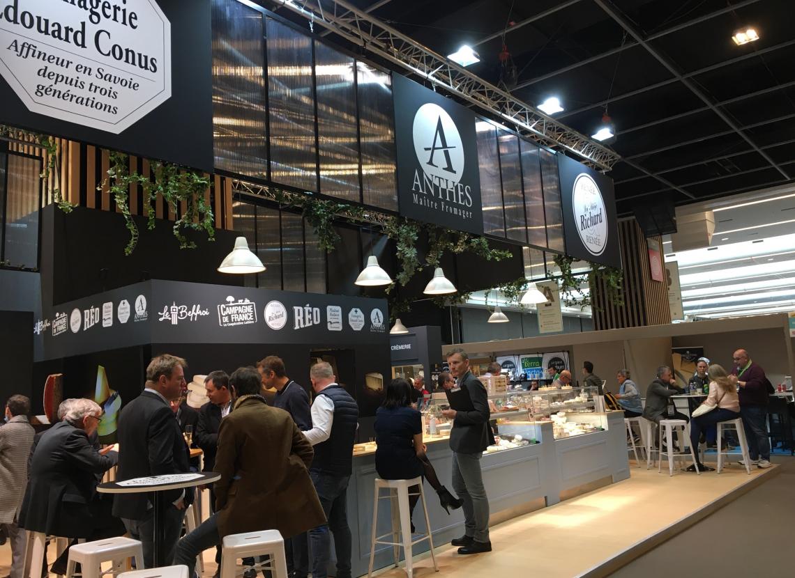 Les Maîtres Laitiers Du Cotentin Au Salon Du Fromage 2022 